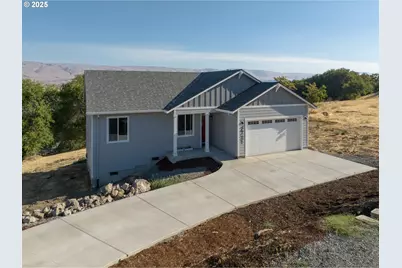 2731 E 9th St, The Dalles, OR 97058 - Photo 1
