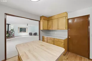1711 SW 17th St, Redmond, OR 97756 - Photo 6