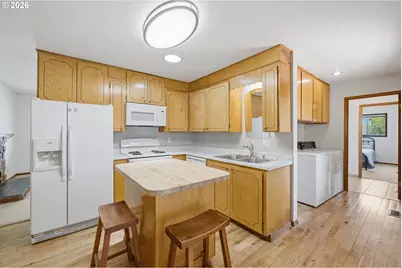 1711 SW 17th St, Redmond, OR 97756 - Photo 4