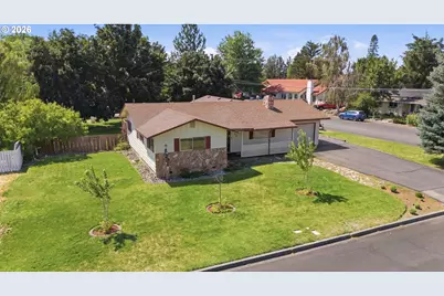 1711 SW 17th St, Redmond, OR 97756 - Photo 1