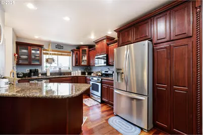 9907 SE Amherst St, Clackamas, OR 97015 - Photo 12