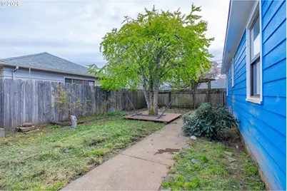 1070 W 11th St, Coquille, OR 97423 - Photo 6
