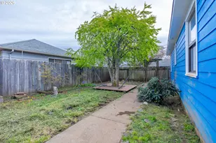 1070 W 11th St, Coquille, OR 97423 - Photo 6