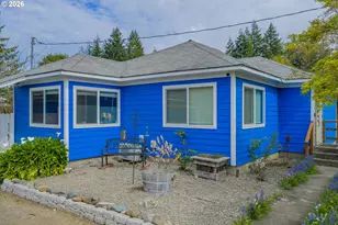 1070 W 11th St, Coquille, OR 97423 - Photo 10