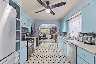 1070 W 11th St, Coquille, OR 97423 - Photo 26