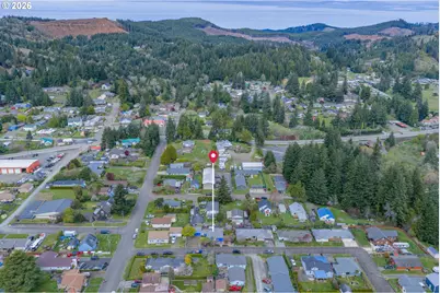 1070 W 11th St, Coquille, OR 97423 - Photo 12