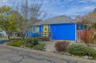 1070 W 11th St, Coquille, OR 97423 - Photo 10