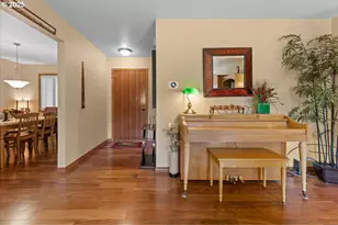 2104 NE 165th Dr, Portland, OR 97230 - Photo 2