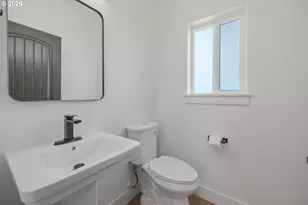601 ST Charles Street, Eugene, OR 97402 - Photo 12