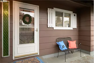 1147 S 34th Pl, Springfield, OR 97478 - Photo 4