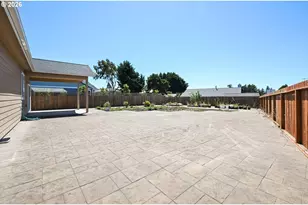 2010 Roosevelt Loop, North Bend, OR 97459 - Photo 28