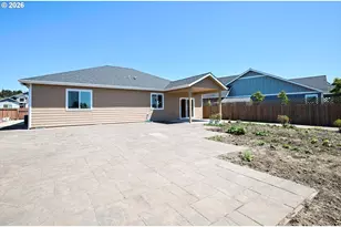 2010 Roosevelt Loop, North Bend, OR 97459 - Photo 24