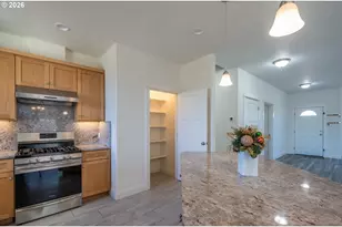 2010 Roosevelt Loop, North Bend, OR 97459 - Photo 4