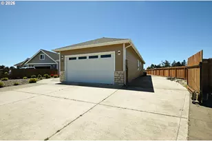 2010 Roosevelt Loop, North Bend, OR 97459 - Photo 26