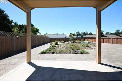 2010 Roosevelt Loop, North Bend, OR 97459 - Photo 22