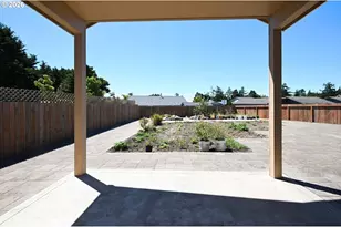 2010 Roosevelt Loop, North Bend, OR 97459 - Photo 22