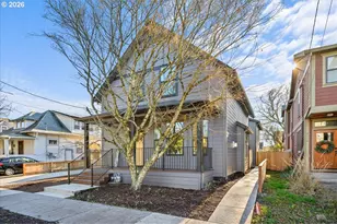 4234 SE Yamhill St, Portland, OR 97215 - Photo 2