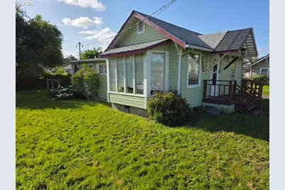 812 B St, Myrtle Point, OR 97458 - Photo 4
