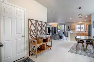 1652 SW Wright Pl, Troutdale, OR 97060 - Photo 8