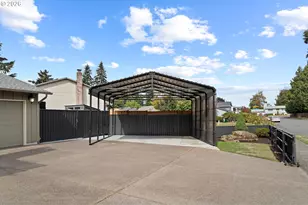 1205 NE 188th Pl, Portland, OR 97230 - Photo 4