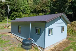1040 Lower Smith River Rd, Reedsport, OR 97467 - Photo 24