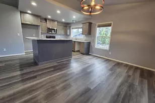 263 Addison Ave, Sutherlin, OR 97479 - Photo 10