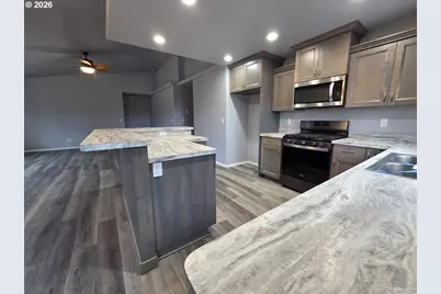 263 Addison Ave, Sutherlin, OR 97479 - Photo 8