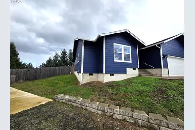 263 Addison Ave, Sutherlin, OR 97479 - Photo 4