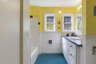 9009 SW 36th Ave, Portland, OR 97219 - Photo 20