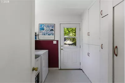 9009 SW 36th Ave, Portland, OR 97219 - Photo 14
