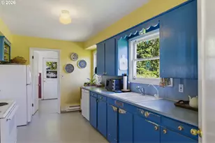 9009 SW 36th Ave, Portland, OR 97219 - Photo 12