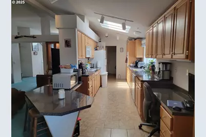 421 W Grant St, Burns, OR 97720 - Photo 8