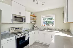 9101 N Allegheny Ave, Portland, OR 97203 - Photo 10