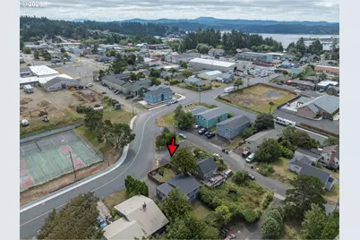 317 NE Benton St, Newport, OR 97365 - Photo 40