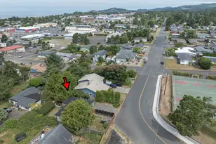 317 NE Benton St, Newport, OR 97365 - Photo 38