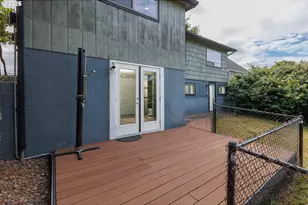 317 NE Benton St, Newport, OR 97365 - Photo 16