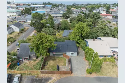 317 NE Benton St, Newport, OR 97365 - Photo 36