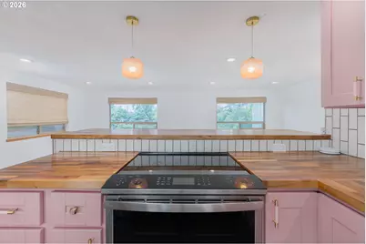 317 NE Benton St, Newport, OR 97365 - Photo 2