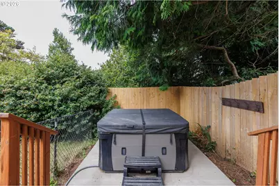317 NE Benton St, Newport, OR 97365 - Photo 32