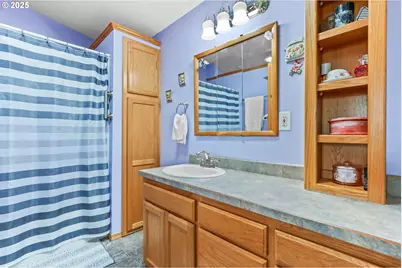 2247 Oregon Ct, Woodburn, OR 97071 - Photo 8