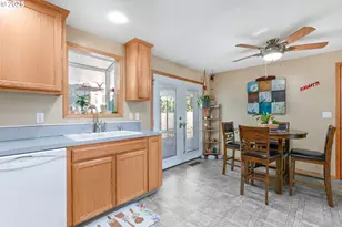 2247 Oregon Ct, Woodburn, OR 97071 - Photo 14