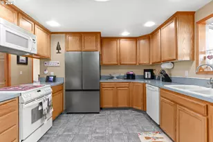 2247 Oregon Ct, Woodburn, OR 97071 - Photo 16