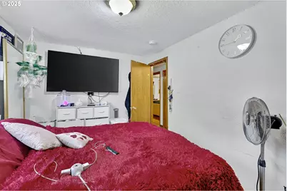 8739 SE Knapp St, Portland, OR 97266 - Photo 16