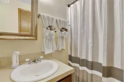 8739 SE Knapp St, Portland, OR 97266 - Photo 18