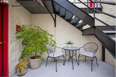 1907 NW Hoyt St, Portland, OR 97209 - Photo 8