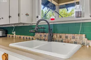 633 SE Ash St, Dallas, OR 97338 - Photo 20