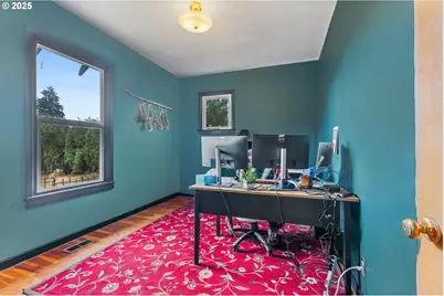 633 SE Ash St, Dallas, OR 97338 - Photo 14