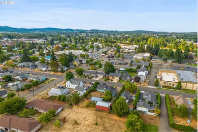 633 SE Ash St, Dallas, OR 97338 - Photo 46