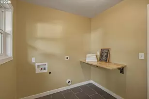 150 Elkay Dr, Eugene, OR 97404 - Photo 14