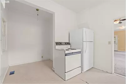 225 W Berkeley St, Gladstone, OR 97027 - Photo 16